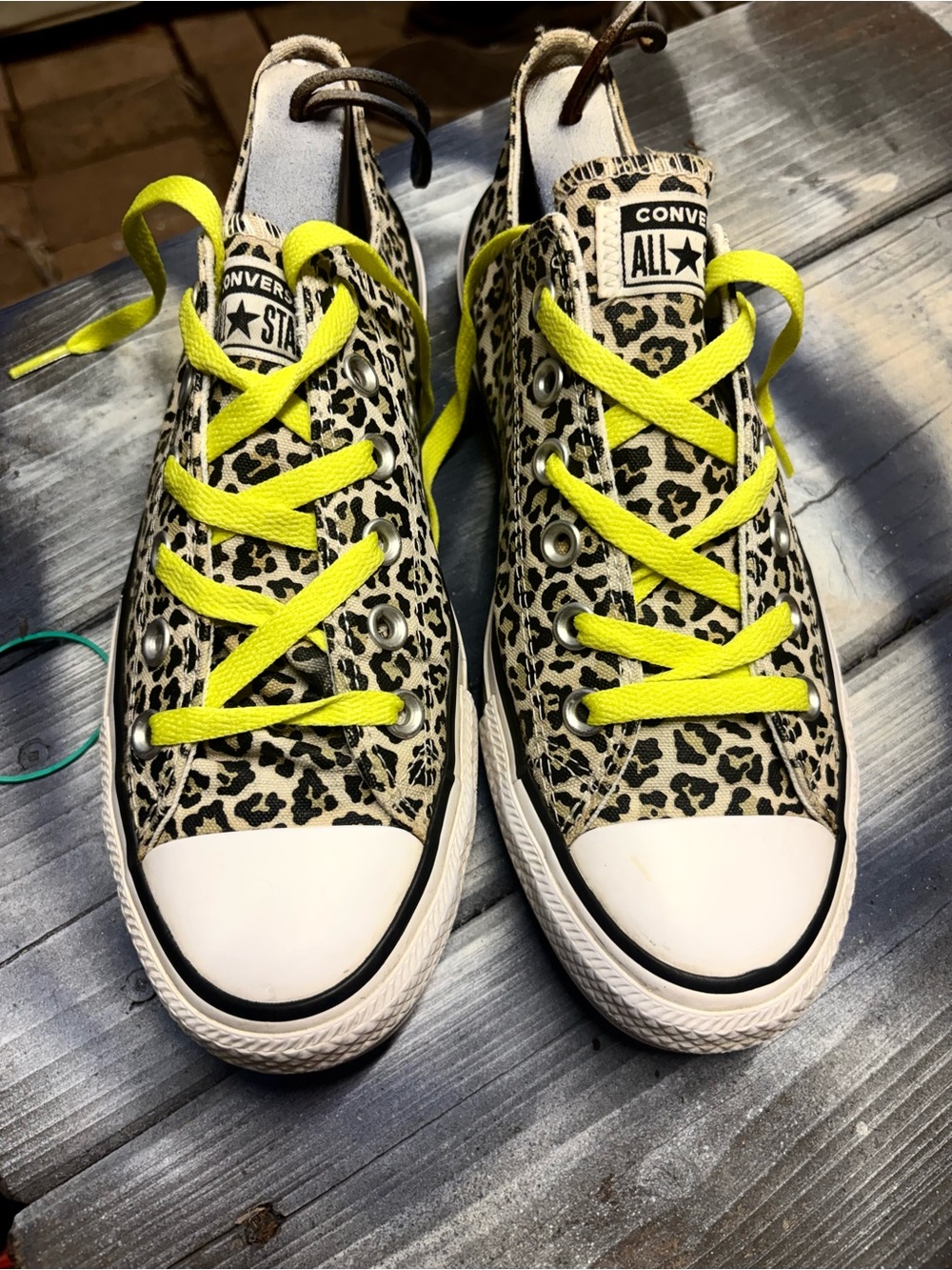 Converse leopard print sneakers with neon yellow laces #womens 8.5